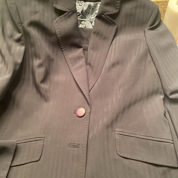 Jones New York Black Suit Jacket with Patterned Lining - Picture 6 of 6